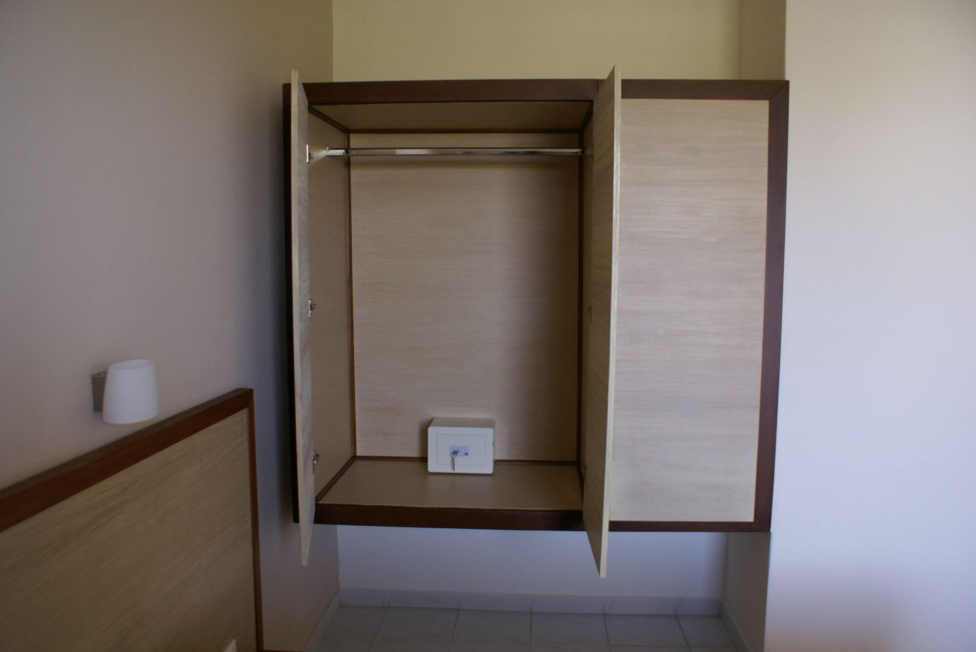 Golden Sun Aparthotel ตีกากี ภายนอก รูปภาพ