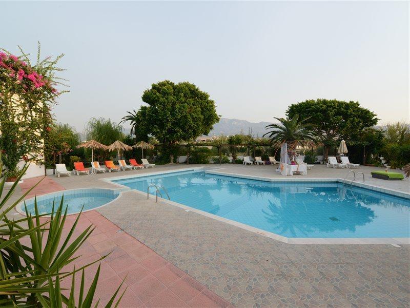 Golden Sun Aparthotel ตีกากี ภายนอก รูปภาพ