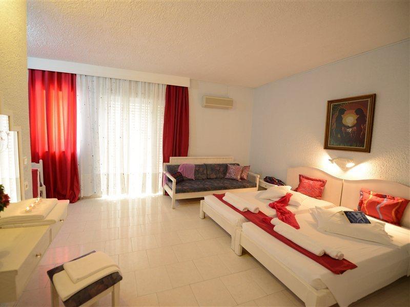 Golden Sun Aparthotel ตีกากี ภายนอก รูปภาพ